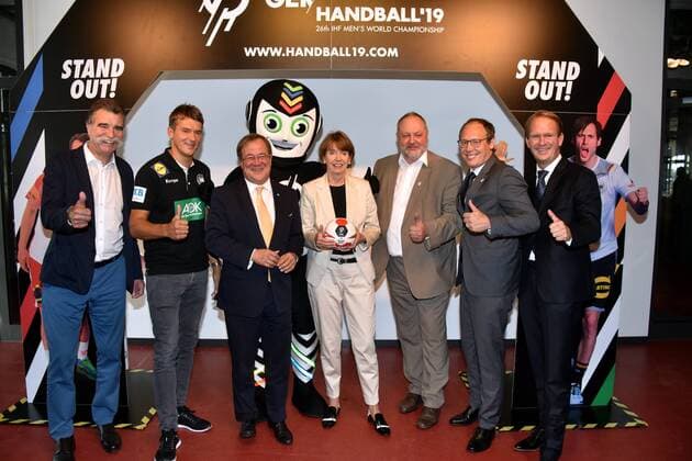 World Cup Ambassador Heiner Brand lr Handball National Coach Christian Prokop Minister President NRW Armin Laschet Mayor of Cologne Henriette Reker DHB President Andreas Michelmann DHB Chairman Mark Schober and Stefan Lochs Lanxess Arena pose at 11.09.208 in Cologne at the press conference on preparations for the Handball World Cup 2019 which takes place in the period 10 to 27 January with 13 encounters in Cologne