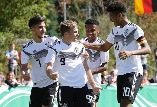 BAU Football Internationals U 17 Germany vs Italy Cheers Germany after the gate to the 1 9 from left Mehmet Can Aydin Lars Kehl Karim Adeyemi Malik Tillman DFB regulations prohibit any use of images as image sequences and or quasi video
