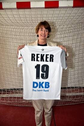 Mayoress of the City of Cologne Henriette Reker posing with jersey on 11 09 2018 in Cologne at the press conference on the state of preparation for the Handball World Cup 2019 which takes place in the period 10 to 27 January with 13 meetings in Cologne