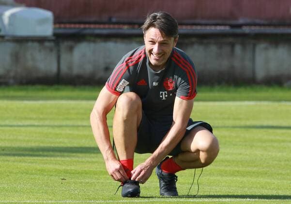 Coach Niko Kovac laces his football boots Soccer FC Bayern München 11 09 2018 Training