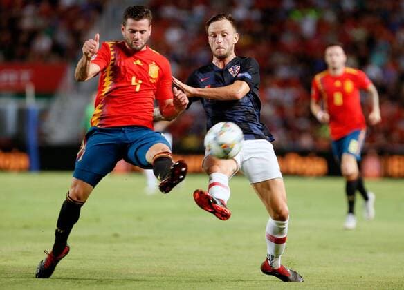Spanish Nacho Fernandez (L) vies for the ball with Croatian Ivan Rakitic during the League of Nations match between the national soccer teams of Spain and Croatia, at the Martinez Valero stadium, in Elche, Alicante, Spain, 11 September 2018. Spain vs. Croatia !ACHTUNG: NUR REDAKTIONELLE NUTZUNG!  Copyright: xManuelxRamonx ELX04 20180911-636723016522208929