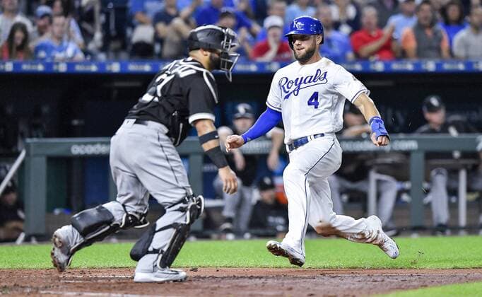 September 11, 2018 - Kansas City, MO, USA - The Kansas City Royals Alex Gordon scores behind Chicago White Sox catcher Welington Castillo on a two-run single by Hunter Dozier in the fifth inning against the Chicago White Sox on Tuesday, Sept. 11, 2018, at Kauffman Stadium in Kansas City, Mo. Chicago White Sox at Kansas City - ZUMAm67_ 20180911_zaf_m67_035 Copyright: xJohnxSleezerx