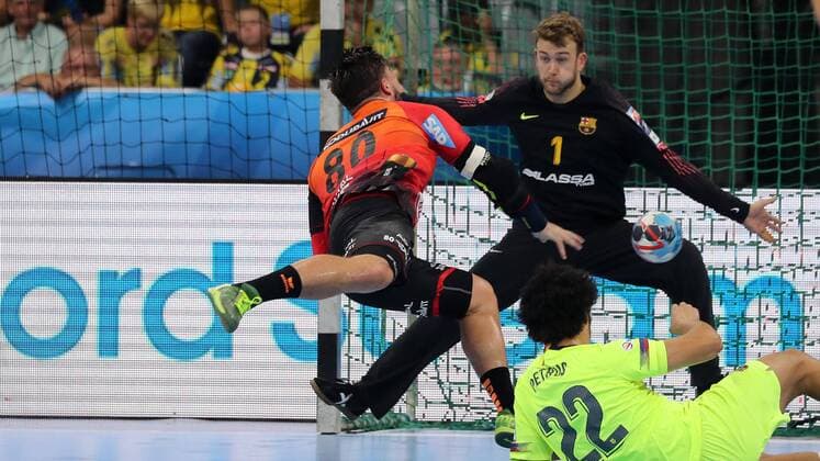 Jannik Kohlbacher RNL 80 fails Gonzalo Perez de Vargas Moreno Goalkeeper Barca 1 Action Action Game scene Handball Champions League Rhein Neckar Löwen Barca Lassa xozx
