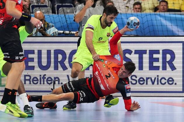 Raul Entrerrios Rodriguez Barca 9 Andre Schmid Andy Schmid RNL 2 Duel duel duel tackle tackling Dynamics Action Action Handball Champions League Rhein Neckar Löwen Barca Lassa xozx