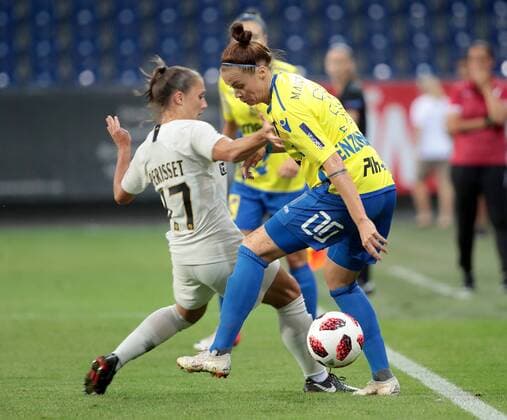SOCCER - UEFA WCL, St.Poelten vs PSG ST.POELTEN,AUSTRIA,12.SEP.18 - WOMEN SOCCER - UEFA Champions League, ladies, round of 32, SKN Sankt Poelten vs Paris Saint-Germain. Image shows Eve Perisset (PSG) and Stefanie Enzinger (St.Poelten). GEPAxpictures xWalterxLuger