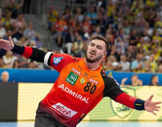 Germany Baden-Württemberg Mannheim 12 09 2018 Handball Velux EHF Champions League Mens Season 2018 2019 Rhein Neckar Löwen orange ESP Barcelona Lassa neongelb v Jannik Kohlbacher Rhein Neckar Löwen Sport Rhein Neckar Löwen ESP Barca Lassa