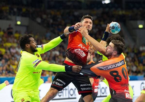 Germany Baden-Württemberg Mannheim 12 09 2018 Handball Velux EHF Champions League Mens Season 2018 2019 Rhein Neckar Löwen orange ESP Barcelona Lassa neongelb v 1 Cedric Sorhaindo FC Alexander Petersson Rhein Neckar Löwen Jannik Kohlbacher Rhein Neckar Löwen Sports Rhein Neckar Löwen ESP Barca Lassa