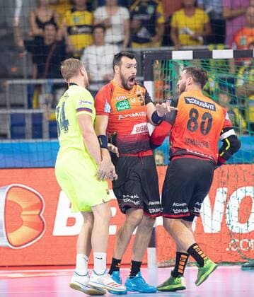Germany Baden-Württemberg Mannheim 12 09 2018 Handball Velux EHF Champions League Mens Season 2018 2019 Rhein Neckar Löwen orange ESP Barcelona Lassa neongelb v 1 Aron Palmarsson FC Barcelona Gedeon Guardiola Villaplana Rhein Neckar Löwen Jannik Kohlbacher Rhein Neckar Löwen Sports Rhein Neckar Löwen ESP Barca Lassa