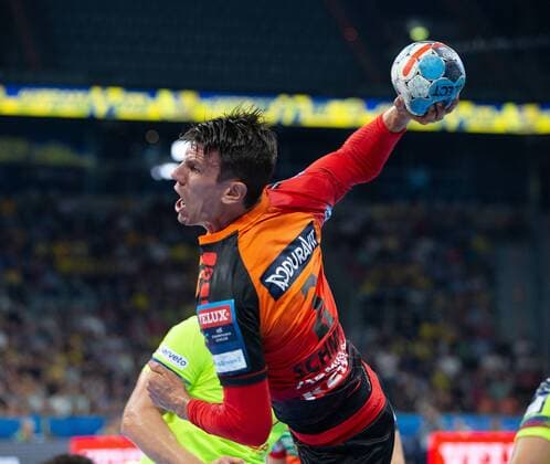 Germany Baden Württemberg Mannheim 12 09 2018 Handball Velux EHF Champions League Men Season 2018 2019 Rhein Neckar Löwen orange ESP Barcelona Lassa neongelb v l Andy Schmid Rhein Neckar Löwen Sports Rhein Neckar Löwen ESP Barca Lassa