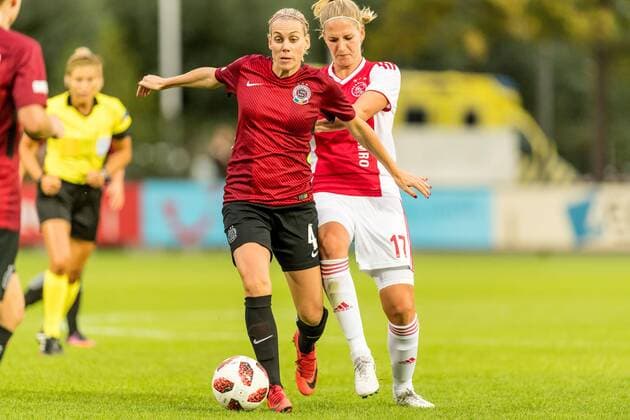 (L-R) Petra Bertholdova of AC Sparta Praha women, Kelly Zeeman of Ajax women during the UEFA Women s Champions League match between Ajax Amsterdam and Sparta Praag at Sportpark De Toekomst on September 12, 2018 in Amsterdam, The Netherlands UEFA Women s Champions League 2018 2019 xVIxVIxImagesx xGerritxvanxKeulenxIVx 12094602
