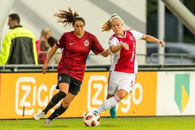 (L-R) Christina Marie Burkenroad of AC Sparta Praha women, Kika van Es of Ajax women during the UEFA Women s Champions League match between Ajax Amsterdam and Sparta Praag at Sportpark De Toekomst on September 12, 2018 in Amsterdam, The Netherlands UEFA Women s Champions League 2018 2019 xVIxVIxImagesx xGerritxvanxKeulenxIVx 12094608