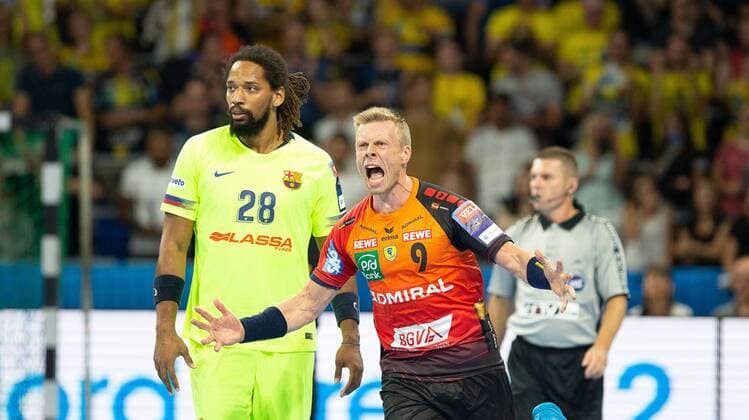 Germany Baden-Württemberg Mannheim 12 09 2018 Handball Velux EHF Champions League Mens Season 2018 2019 Rhein Neckar Löwen orange ESP Barcelona Lassa neongelb v Gudjon Valur Sigurdsson Rhein Neckar Löwen back Gilberto Brito Duarte FC Barcelona Sport Rhein Neckar Löwen ESP Barca Lassa