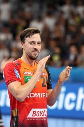 Patrick Groetzki RNL 24 Single Action Action Cheers after the final whistle Victory Winner Jubilant Cheer Joy Optimistic Action Action Handball Champions League Rhein Neckar Löwen Barca Lassa xozx