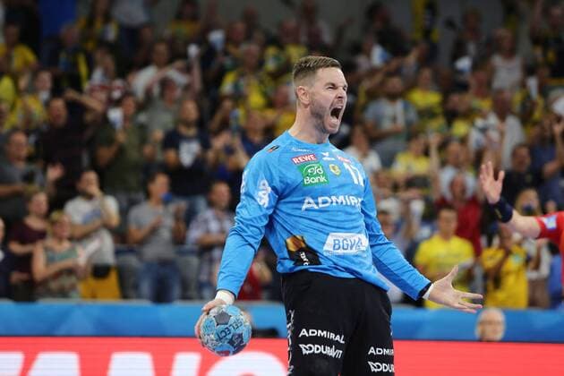Andreas Palicka Loewen holds the shot from Aitor Arino Bengoechea Barcelona shortly before the end and cheers for the Rhein Neckar Loewen vs FC Barcelona in the Handball Champions League on 12 09 2018 Rhein Neckar Loewen and FC Barcelona Handball Champions League 12 09 2018 Mannheim Copyright: xEIBNER MichaelxBermelx EP_MBL