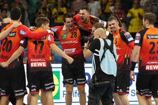 Rhein Neckar Loewen Barca Lassa rejoicing over the win against Barcelona Rhein Neckar Loewe Filip Taleski No 28 Rhein Neckar Loewe Bogdan Radivojevic No 14 in the Champions League match Rhein Neckar Loewen Barca Lassa Mannheim 12 09 18 Handball Champions League Mannheim Baden Wuerttemberg Germany SAP Arena