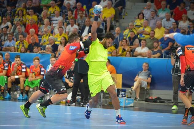 EHF Championsleague12 09 2018 Rhein Neckar Löwen vs FC Barcelona At the ball Timothy N Guessan 19 Barcelona Jannik Kohlbacher 80 RNL ksp,ks-pressefoto