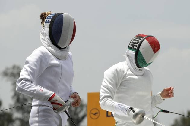 Hungarian Sarolta Kovacs (R) and French Marie Oteiza (L) participate in the women s fencing final during the Modern pentathlon moderner Fünfkampf World Championships, in Mexico City, Mexico, 12 September 2018. Modern Pentathlon World Championships in Mexico City !ACHTUNG: NUR REDAKTIONELLE NUTZUNG!  Copyright: xMarioxGuzmanx MEX10 20180912-636723896906489350
