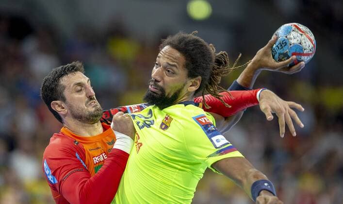 Germany Baden Württemberg Mannheim 12 09 2018 Handball Velux EHF Champions League Mens Season 2018 2019 Rhein Neckar Löwen orange ESP Barcelona Lassa neongelb l Ilija Abutovic Rhein Neckar Löwen Gilberto Brito Duarte Barcelona Sport Rhein Neckar Löwen ESP Barca Lassa