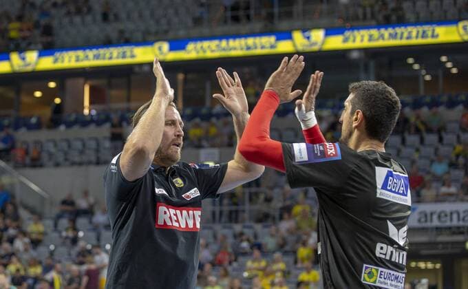 Germany Baden-Württemberg Mannheim 12 09 2018 Handball Velux EHF Champions League Mens Season 2018 2019 Rhein Neckar Löwen orange ESP Barcelona Lassa neongelb l Oliver Roggisch Rhein Neckar Löwen Ilija Abutovic Rhine Neckar Löwen Sport Rhein Neckar Löwen ESP Barca Lassa