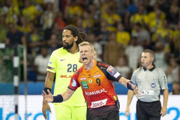 Germany Baden-Württemberg Mannheim 12 09 2018 Handball Velux EHF Champions League Mens Season 2018 2019 Rhein Neckar Löwen orange ESP Barcelona Lassa neongelb v Gilberto Brito Duarte Barcelona Gudjon Valur Sigurdsson Rhein Neckar Löwen Sport Rhein Neckar Löwen ESP Barca Lassa