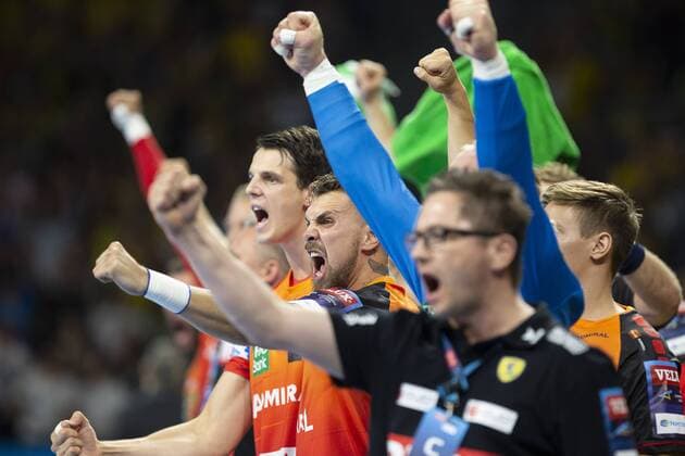 Germany Baden-Württemberg Mannheim 12 09 2018 Handball Velux EHF Champions League Mens Season 2018 2019 Rhein Neckar Löwen orange ESP Barcelona Lassa neongelb v l Bogdan Radivojevic Rhein Neckar Löwen Sport Rhein Neckar Löwen ESP Barca Lassa
