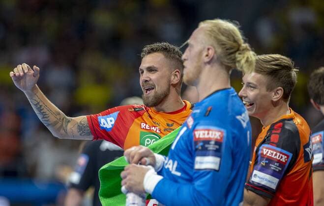 Germany Baden-Württemberg Mannheim 12 09 2018 Handball Velux EHF Champions League Mens Season 2018 2019 Rhein Neckar Löwen orange ESP Barcelona Lassa neongelb v l Bogdan Radivojevic Rhein Neckar Löwen Keeper Mikael Appelgren Rhein Neckar Löwen Sport Rhein Neckar Löwen ESP Barca Lassa