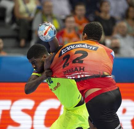 Germany Baden-Württemberg Mannheim 12 09 2018 Handball Velux EHF Champions League Mens Season 2018 2019 Rhein Neckar Löwen orange ESP Barcelona Lassa neongelb v 1 Dika Mem Barcelona Mads Mensah Larsen Rhein Neckar Löwen Sport Rhein Neckar Löwen ESP Barca Lassa