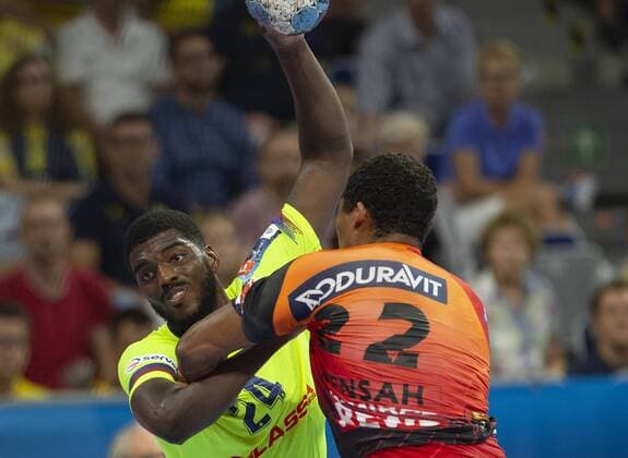 Germany Baden-Württemberg Mannheim 12 09 2018 Handball Velux EHF Champions League Mens Season 2018 2019 Rhein Neckar Löwen orange ESP Barcelona Lassa neongelb v 1 Dika Mem Barcelona Mads Mensah Larsen Rhein Neckar Löwen Sport Rhein Neckar Löwen ESP Barca Lassa