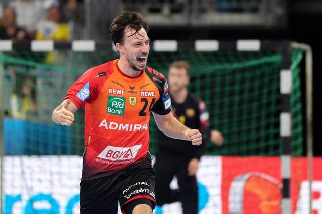 Patrick Groetzki RNL 24 clenched fist cheers for a goal cheering goal success scored the goal goal celebration jubilation over the goal optimistic action action single shot handball Champions League Rhein Neckar lion Barca Lassa xozx
