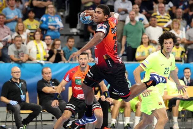 Mads Mensah Larsen RNL 22 Jump Throw in the Jump Throw Action Action Game Scene Handball Champions League Rhein Neckar Löwen Barca Lassa xozx