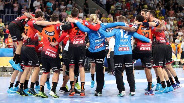 Player of the Rhein Neckar Löwen Cheers after the final whistle Victory Winner Jubilant Cheers Joy Optimistic Action Action Handball Champions League Rhein Neckar Löwen Barca Lassa xozx