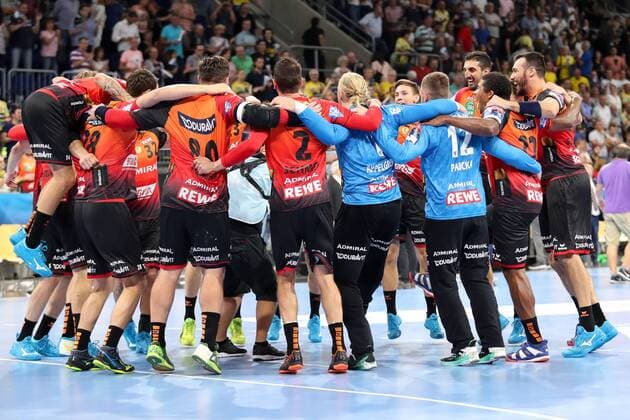 Player of the Rhein Neckar Löwen Cheers after the final whistle Victory Winner Jubilant Cheers Joy Optimistic Action Action Handball Champions League Rhein Neckar Löwen Barca Lassa xozx