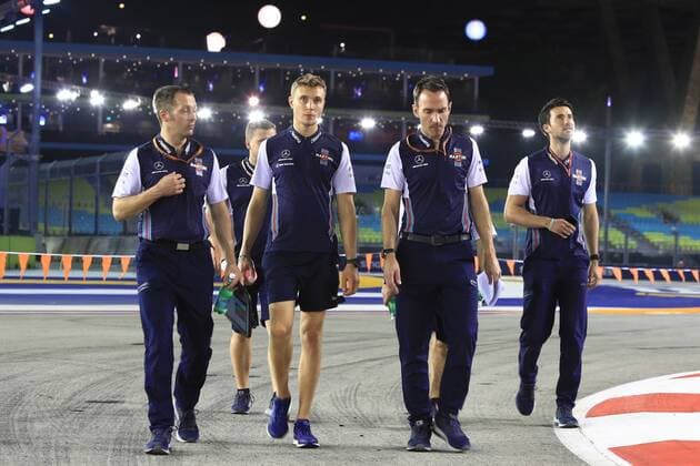 13th September 2018, Marina Bay Street Circuit, Singapore; Formula One Grand Prix of Singapore, driver arrivals and press conference PK Pressekonferenz Williams Martini Racing, Sergey Sirotkin walks the track  ActionPlus12061881 Octane
