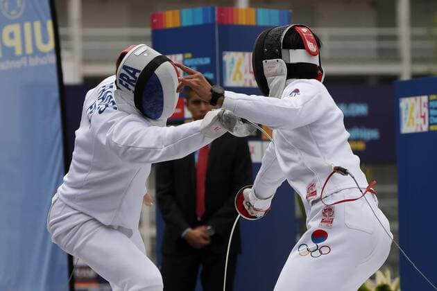 French Valentin Prades (L) and Korean Jin Hwa Jung particpate in the individual men s fencing final during the World Modern pentathlon moderner Fünfkampf Championships, in Mexico City, Mexico, 13 September 2018. World Modern Pentathlon Championships in Mexico !ACHTUNG: NUR REDAKTIONELLE NUTZUNG!  Copyright: xJosexMendezx MEX17 20180913-636724744178063583