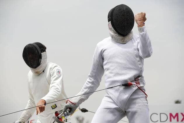 Ilya Palazkov (R) of Belarus celebrates after scoring against Riccardo De Luca (L) of Italy during the individual men s fencing final, during the World Modern pentathlon moderner Fünfkampf Championships, in Mexico City, Mexico, 13 September 2018. EPA Jose Mendez World Modern Pentathlon Championships in Mexico !ACHTUNG: NUR REDAKTIONELLE NUTZUNG!  Copyright: xJosexMendezx MEX21 20180913-636724753948212663
