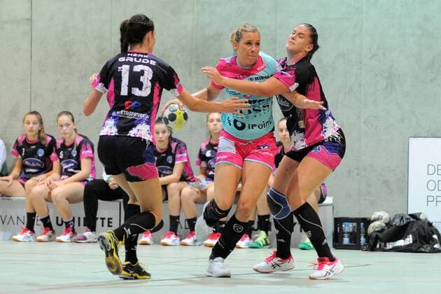Marija Obradovic TusSies Metzingen 51 v Anita Azinovic HZRK Grude 14 TusSies Metzingen Women EHF Cup Round 1 14 09 2018 Photo TBaur Eibner TusSies Metzingen vs. HZRK Grude Metzingen Copyright: xEIBNER TobiasxBaurx EP_TBR