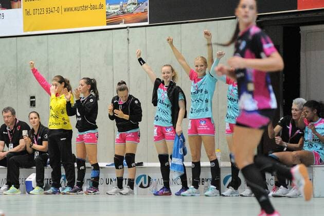 Cheers at the TusSies Bank TusSies Metzingen Women EHF Cup Round 1 14 09 2018 Photo TBaur Eibner TusSies Metzingen vs. HZRK Grude Metzingen Copyright: xEIBNER TobiasxBaurx EP_TBR