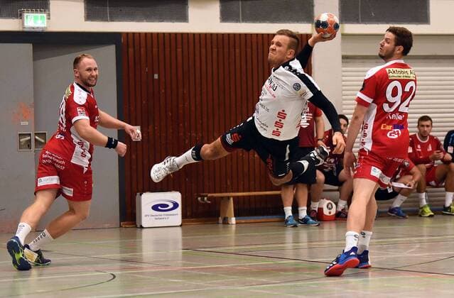 14 09 2018 xpsx Handball 3 Liga HSG Hanau HSG Rodgau Nieder Roden v Jannik Ruppert Hanau Philipp Keller Rodgau Hanau Hessen Germany DEU