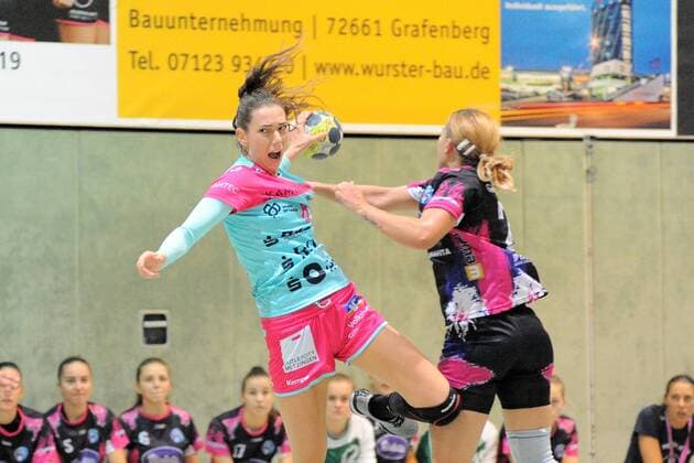 Monika Kobylinska TusSies Metzingen 8 against Amanda Maric HZRK Grude 2 TusSies Metzingen Women EHF Cup Round 1 14 09 2018 Photo TBaur Eibner TusSies Metzingen vs. HZRK Grude Metzingen Copyright: xEIBNER TobiasxBaurx EP_TBR