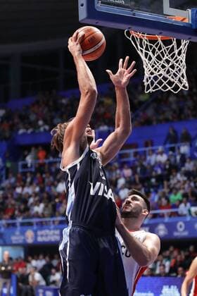 Argentinian Marco Delia (L) in action against Mexican Jonatan Machado (R) during a qualifying game for the Chinese Basketball World Cup 2019, in Mexico City, Mexico, 14 September 2018. MEXICO - ARGENTINA !ACHTUNG: NUR REDAKTIONELLE NUTZUNG!  Copyright: xJoséxMéndezx MEX02 20180915-636725836089122810