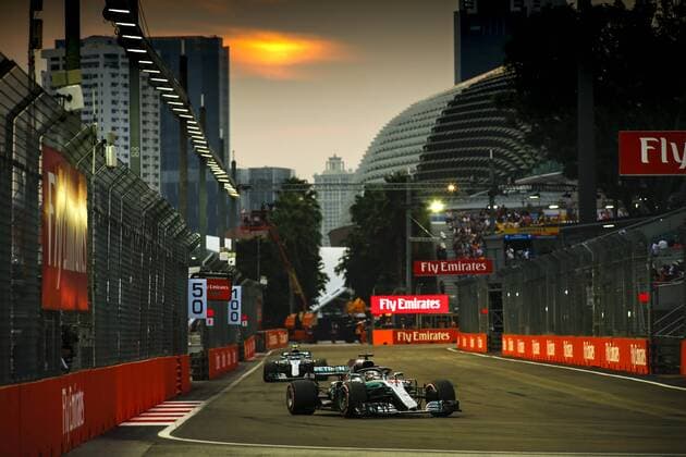 Motorsports: FIA Formula One World Championship WM Weltmeisterschaft 2018, Grand Prix of Singapore, 44 Lewis Hamilton (GBR, Mercedes AMG Petronas Motorsport), 77 Valtteri Bottas (FIN, Mercedes AMG Petronas Motorsport), Singapore Singapore