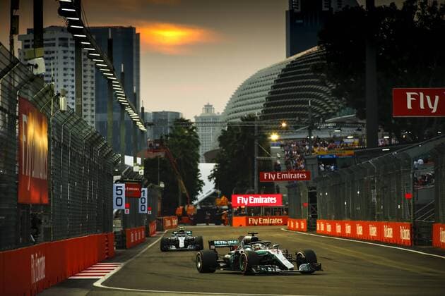 Motorsports: FIA Formula One World Championship WM Weltmeisterschaft 2018, Grand Prix of Singapore, 44 Lewis Hamilton (GBR, Mercedes AMG Petronas Motorsport), 77 Valtteri Bottas (FIN, Mercedes AMG Petronas Motorsport), Singapore Singapore