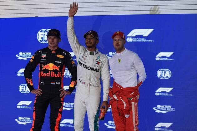 15th September 2018, Marina Bay Street Circuit, Singapore; Formula One Grand Prix of Singapore, Qualification; Mercedes AMG Petronas Motorsport, Lewis Hamilton takes pole for tomorrows race followed by Aston Martin Red Bull Racing TAG Heuer, Max Verstappen and Scuderia Ferrari, Sebastian Vettel  ActionPlus12062531 Octane