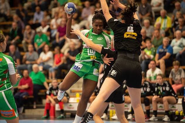 Prudence Georgette Kinlend Frisch Womens 10 Pia Dietz SV Union Halle Neustadt 4 Frisch Göppingen SV Hall Halle Neustadt Handball Women 1 Bundesliga 15 09 2018 Frisch Auf Göppingen SV Halle Halle Neustadt Handball Women 1 Bundesliga 15 09 2018 Göppingen Copyright: xEIBNER Michael_Schmidtx EP_MST