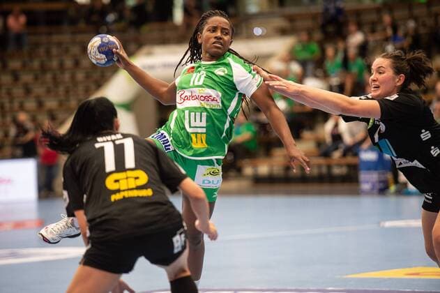 Prudence Georgette Kinlend Frisch On Women 10 Viktoria Divak SV Union Halle Neustadt 77 Pia Dietz SV Union Halle Neustadt 4 Frisch On Göppingen SV Halle Halle Neustadt Handball Women 1 Bundesliga 15 09 2018 Frisch Auf Göppingen SV Halle Halle Neustadt Handball Women 1 Bundesliga 15 09 2018 Göppingen Copyright: xEIBNER Michael_Schmidtx EP_MST