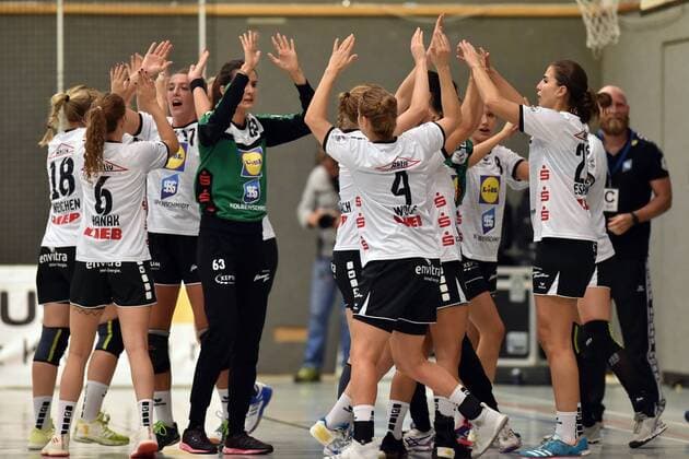 Circle before the Game Walerija Gorelowa Torfrau Neckarsulmer Sport Union M Louisa Wolf NR 4 Handball 1 Bundesliga Women HSG Bad Wildungen Vipers vs Neckarsulmer Sport Union 15 09 2018 Handball 1 Bundesliga Women HSG Bad Wildungen Vipers vs Neckarsulmer Sport Union 15 09 2018 Bad Wildungen Copyright: xEIBNER RolandxSippelx EP_RSL