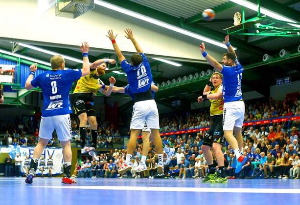 Goal shot by Anton Prakapenia Coburg 2 v l next from left Bengt Bornhorn Aue Austis Tuminskis Aue Markus Hagelin Coburg and Ladislav Brykner Aue Handball 2 League 2018 19 EHV Aue HSC 2000 Coburg 25 33 at 15 9 2018 EHV Aue HSC 2000 Coburg