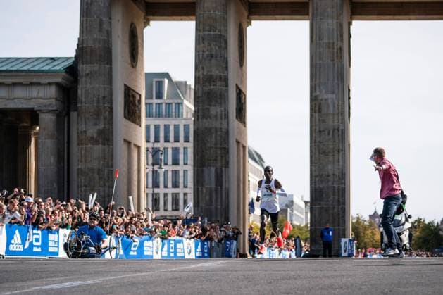 Sport Themen der Woche KW37 Berlin, Deutschland, 16.09.2018: Eluid Kipchoge (Kenia) auf dem Weg zum Ziel beim Berlin-Marathon 2018. *** Berlin Germany 16 09 2018 Eluid Kipchoge Kenya on the way to the finish at the Berlin Marathon 2018
