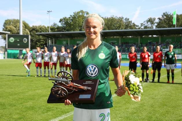 Wolfsburg vs Frankfurt 1 BL Women Wolfsburg Germany 16 09 2018 FOOTBALL VfL Wolfsburg vs 1 FFC Frankfurt 1 Allianz Bundesliga Season 2018 19 Picture shows Kicker Goalkeeper of the Year Pernille Harder VfL Wolfsburg Wolfsburg