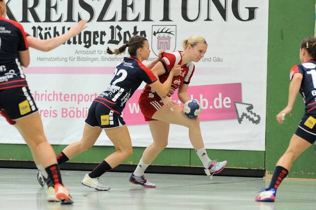 Julia Redder BSV Sachsen Zwickau 55 against Marie Christine Beddies SG H2Ku Herrenberg Kuties 22 SG H2Ku Herrenberg Handball League Stage 16 08 2018 Photo TBaur Eibner SG H2Ku Herrenberg Kuties VS BSV Sachsen Zwickau Herrenberg Copyright: xToBaurx EibnerxPressefotox EP_TB